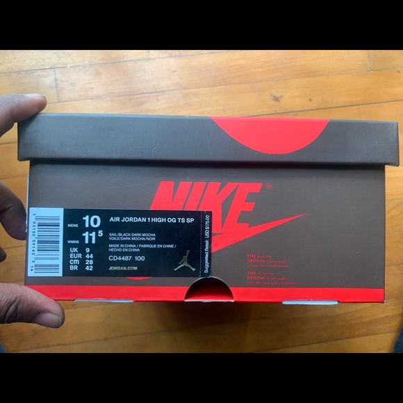 DS Travis Scott X Jordan Retro 1 High - Picture 1 of 8